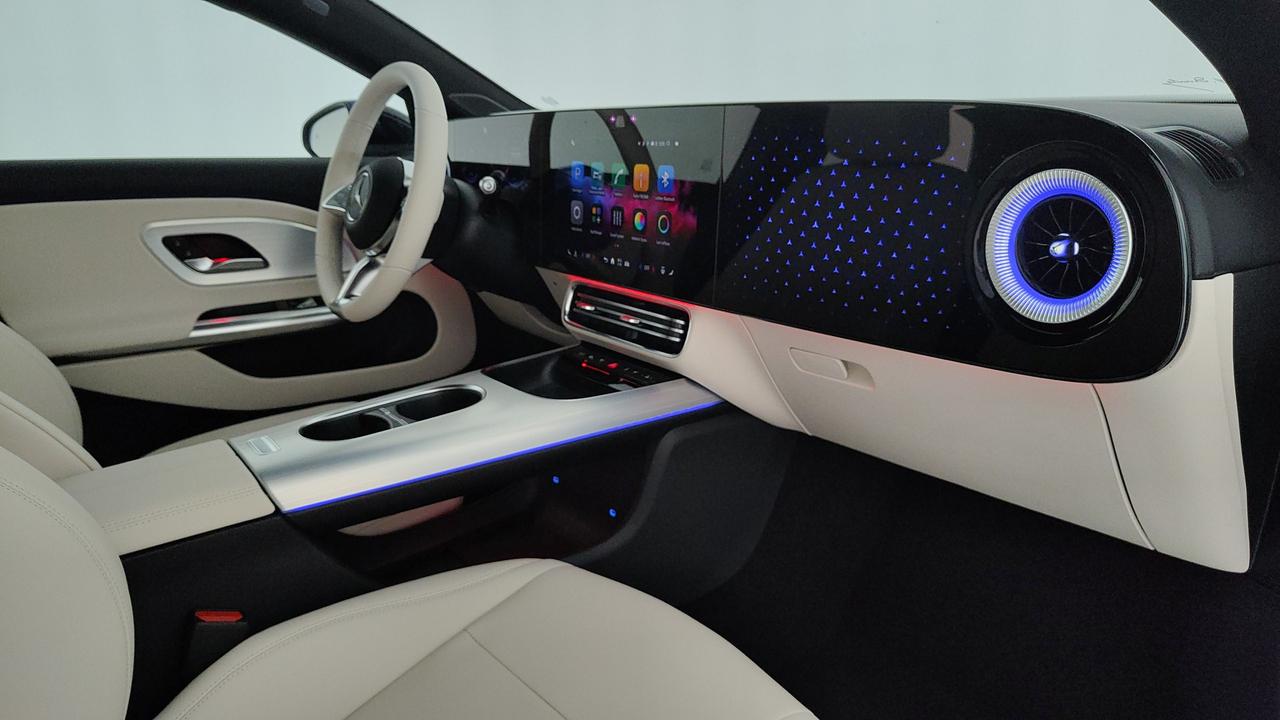 Mercedes-Benz CLA 250+ con tecnologia EQ