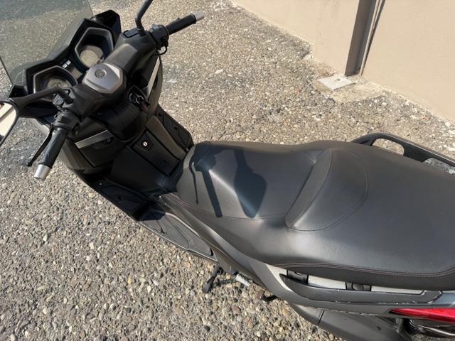 YAMAHA X-Max 125 X MAX 125cc CON BAULETTO solo 35000 KM