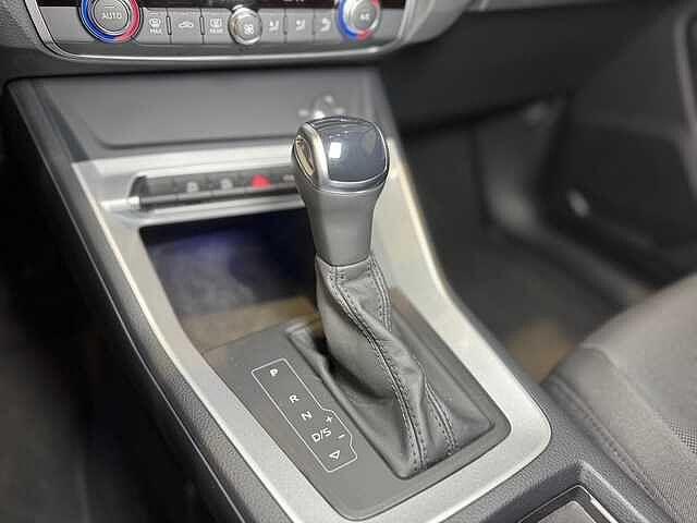 Audi Q3 35 TDI S tronic Identity Black