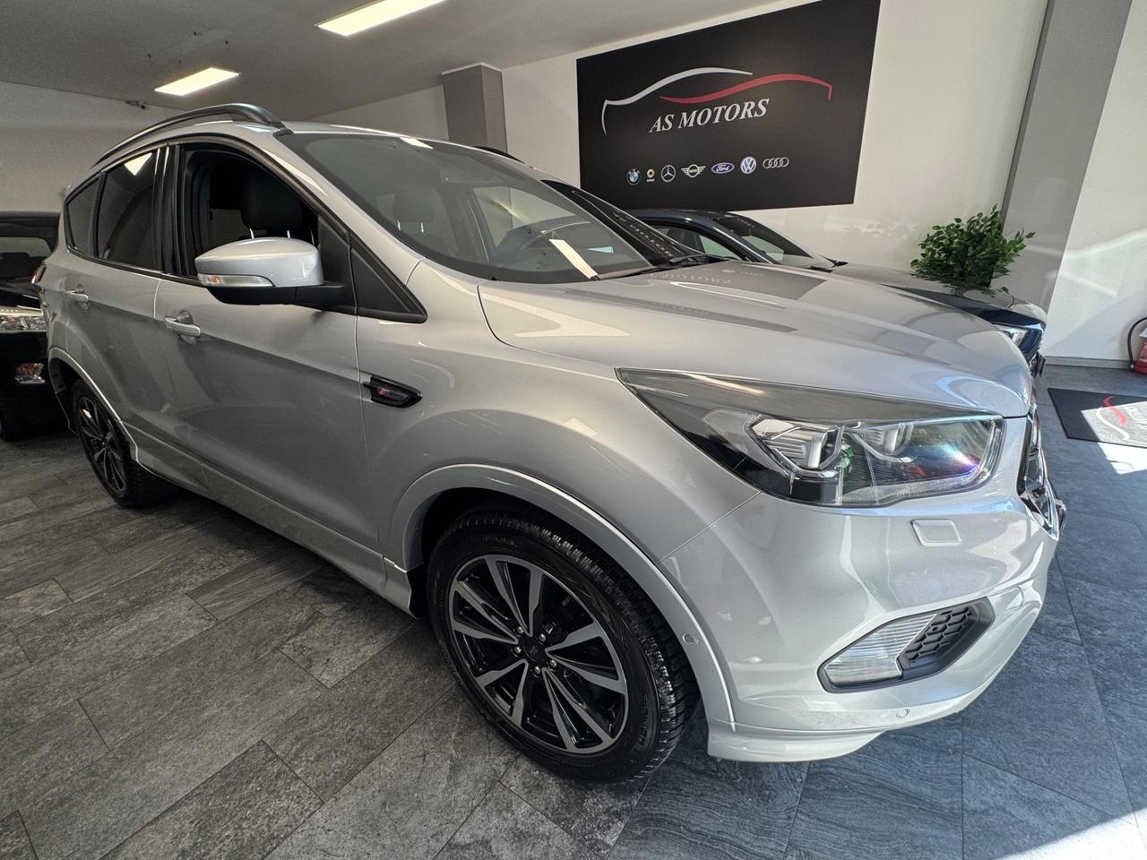Ford Kuga 1.5 TDCI 120 CV 2WD ST-Line