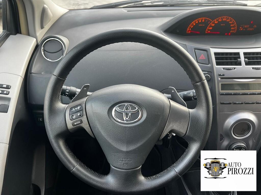 TOYOTA YARIS 1.3 Benz Cambio automatico 2011