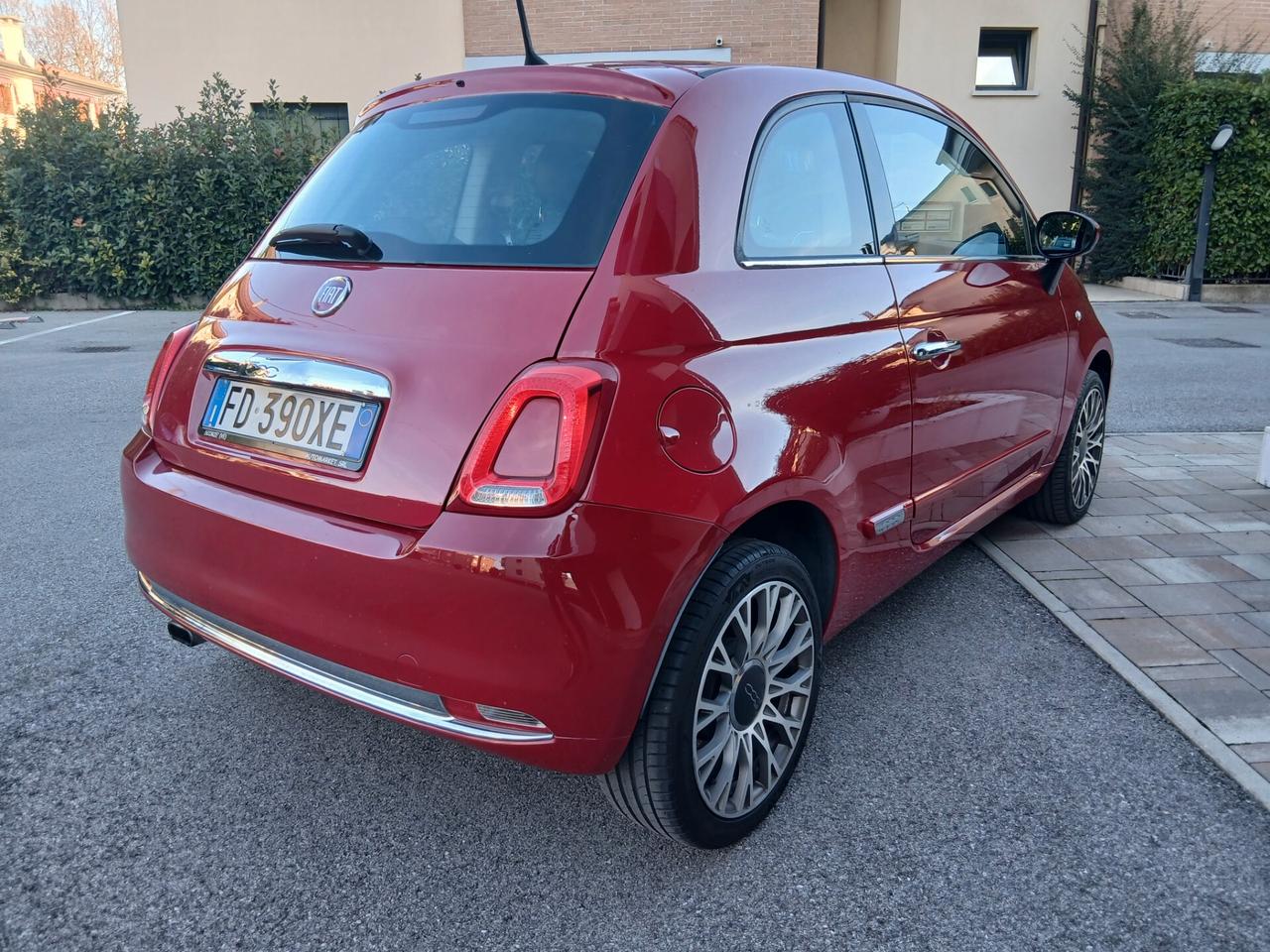 Fiat 500 1.2 Lounge tua a € 193 mese adatta per neo patentati