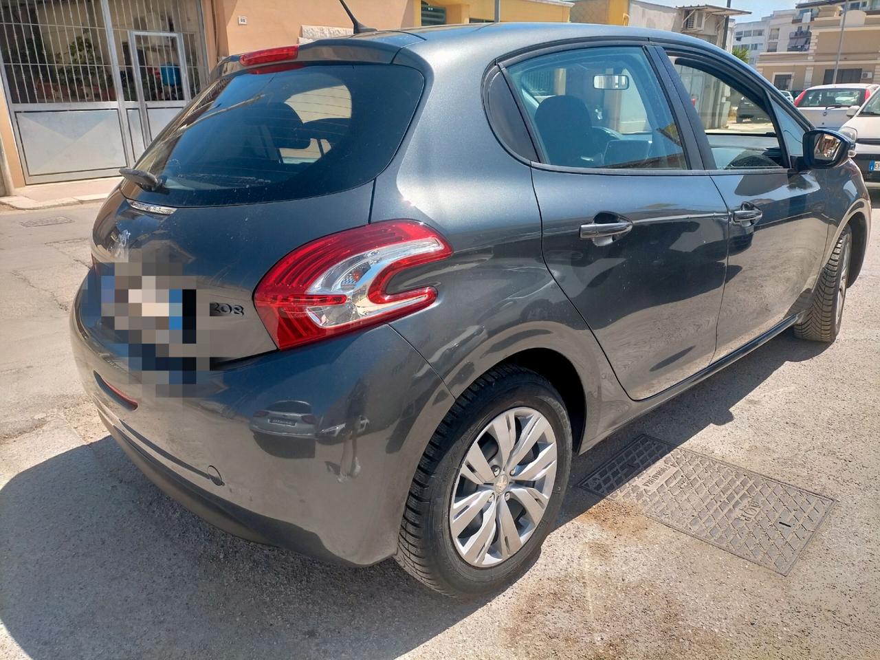 Peugeot 208 1.4 HDi 68 CV 5 porte Allure