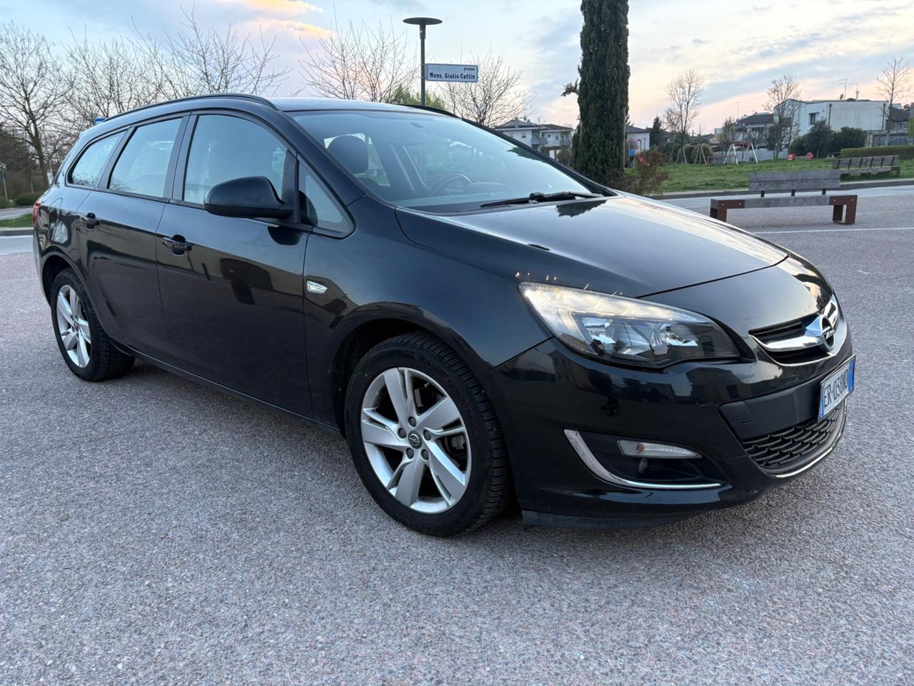 Opel Astra 1.7 CDTI 110CV Sports anno 2013
