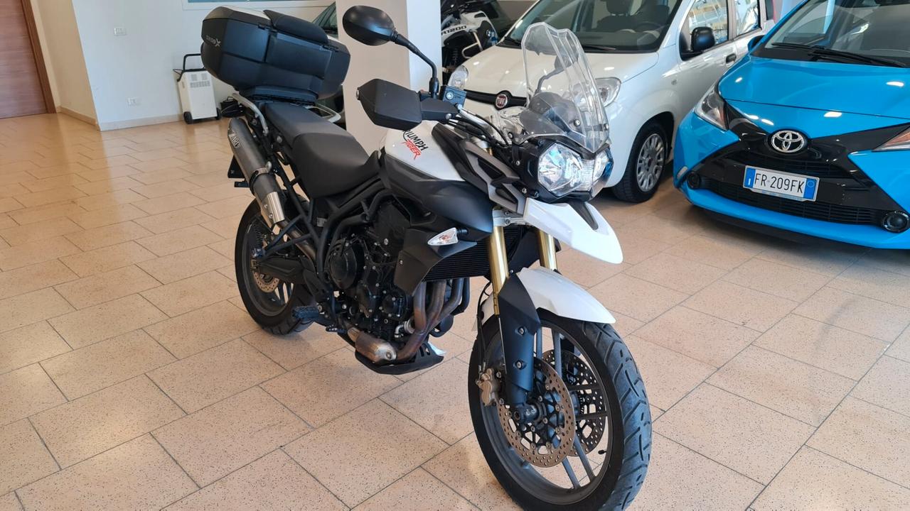 TRIUNPH TIGER 800