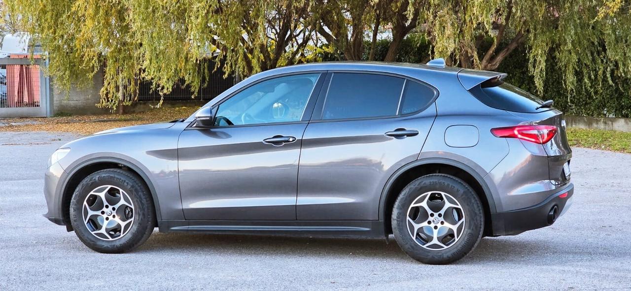 Alfa Romeo Stelvio 2.2 Turbo Diesel 160CV Super AT8 RWD