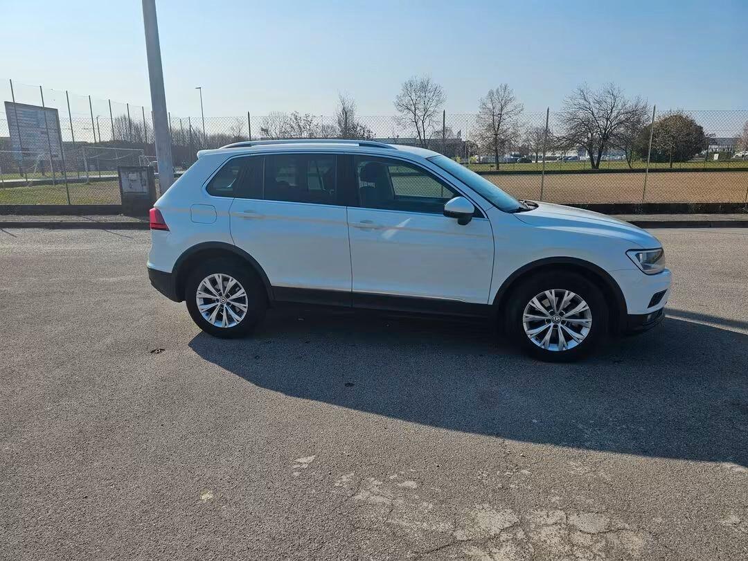 Volkswagen Tiguan 2.0 TDI SCR DSG 4MOTION Business BMT