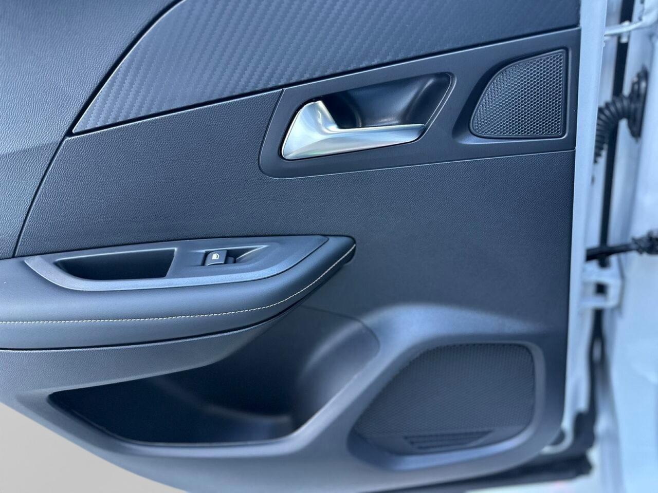 PEUGEOT 2008 2ª serie - 2008 BlueHDi 130 S&S EAT8 Allure