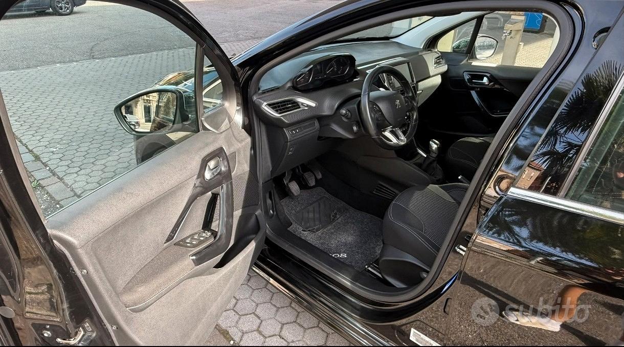Peugeot 208 1.0 Puretech CV 82 5 porte allure
