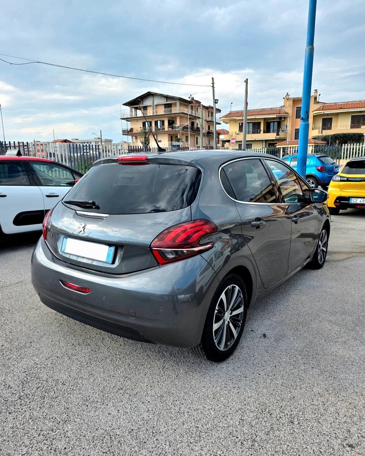 Peugeot 208 1.2 bz 82cv Allure
