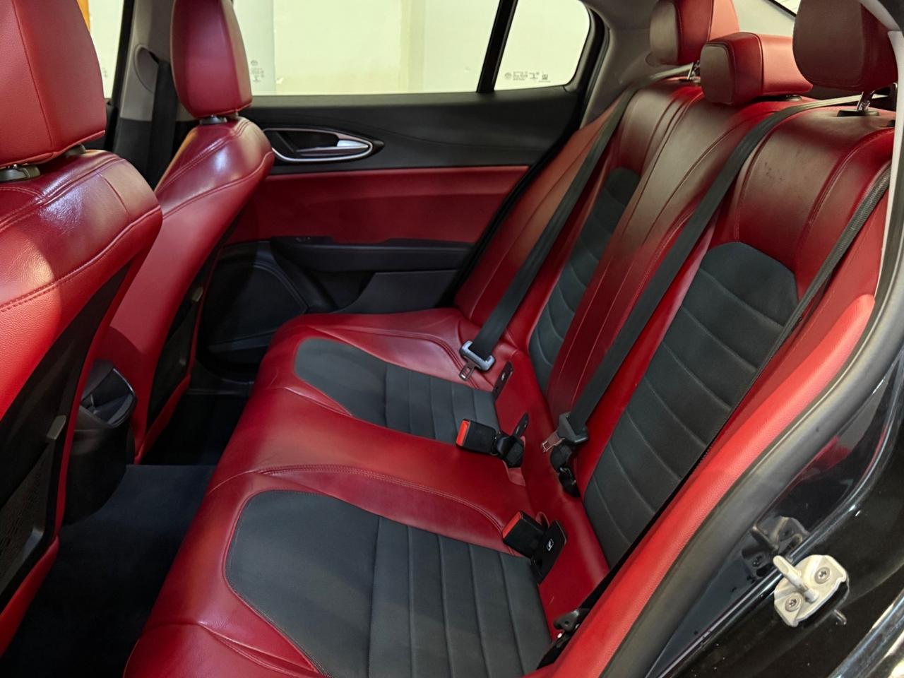 Alfa Romeo Giulia 2.2 Turbodiesel 180 CV AT8 Sport Business