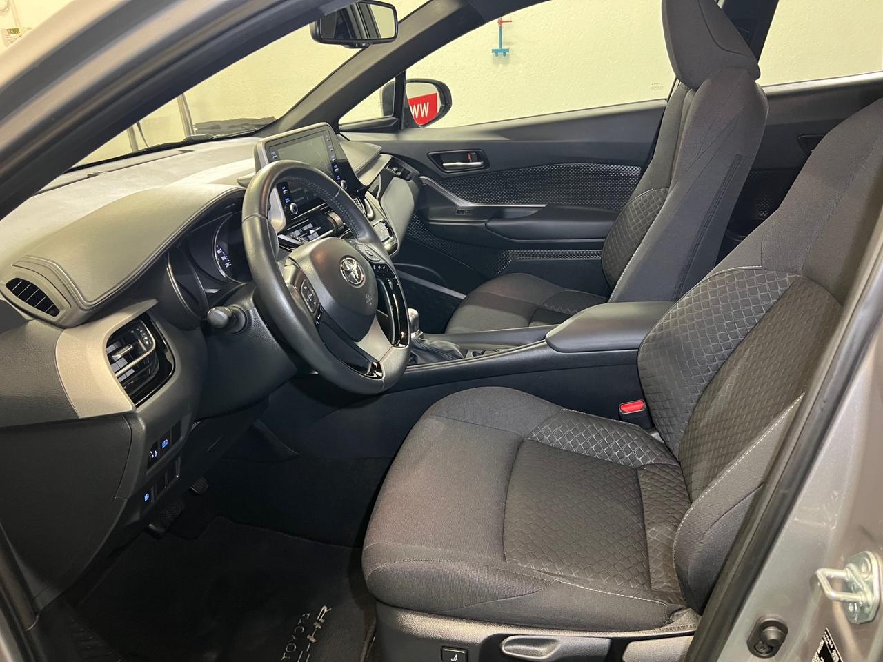 Toyota C-HR 1.8 Hybrid E-CVT Business