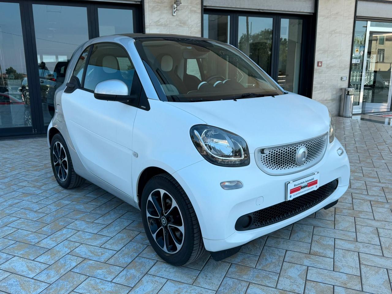 Smart ForTwo 1.0 71 coupé Passion - bianco opaco