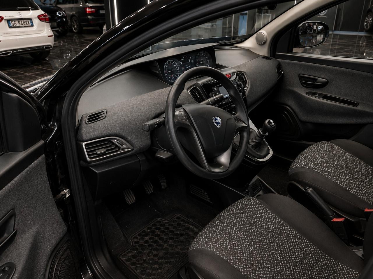 Lancia Ypsilon 1.0 FireFly 5 porte S&S Hybrid Silver Plus