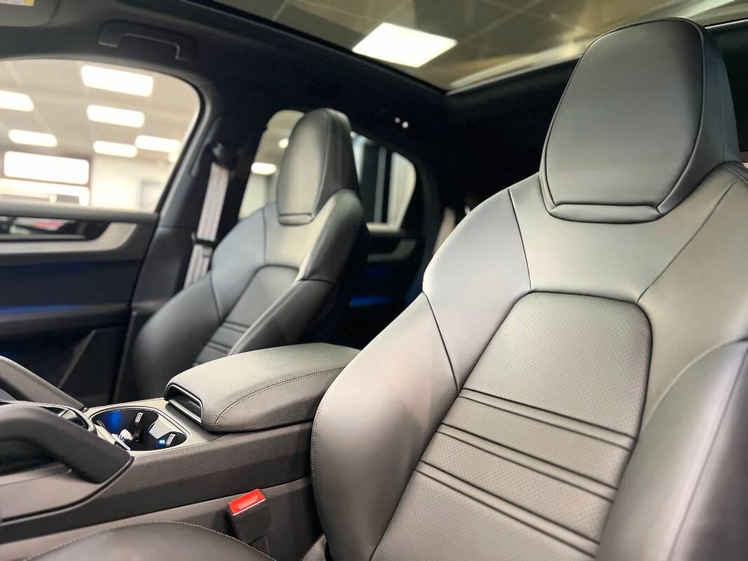 Porsche Cayenne Coupe Coupe e-hybrid Face lift 2024 auto nuova