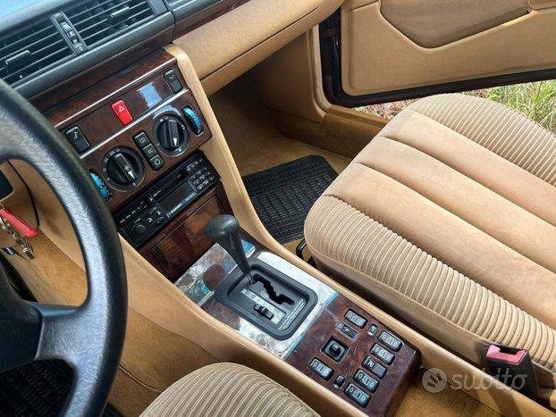Mercedes 260 E Limousine Lang