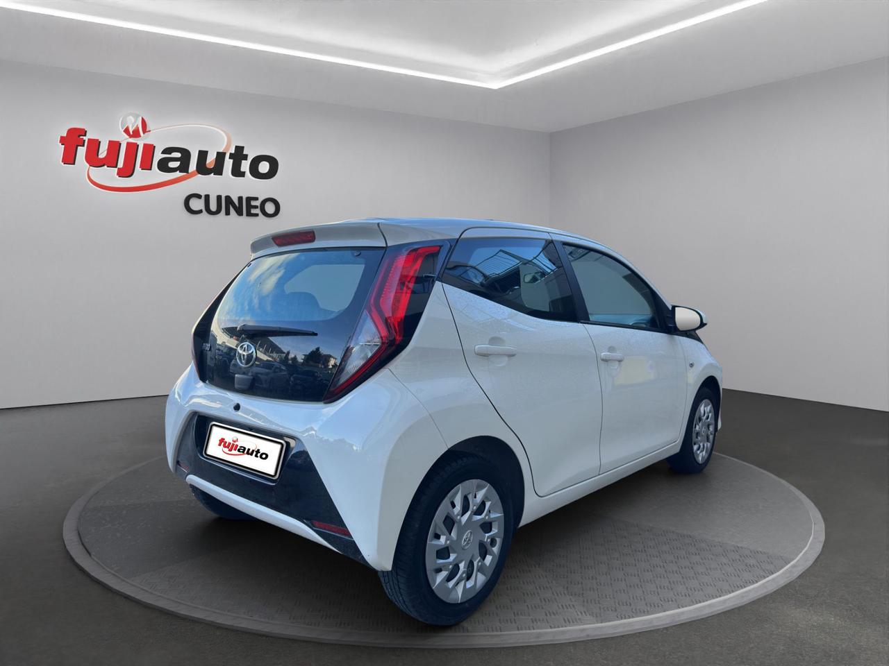 Toyota Aygo 5p 1.0 x-play 72cv