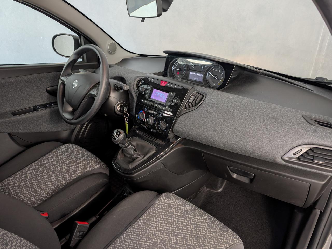 Lancia Ypsilon 1.0 Hybrid 70cv Silver Plus