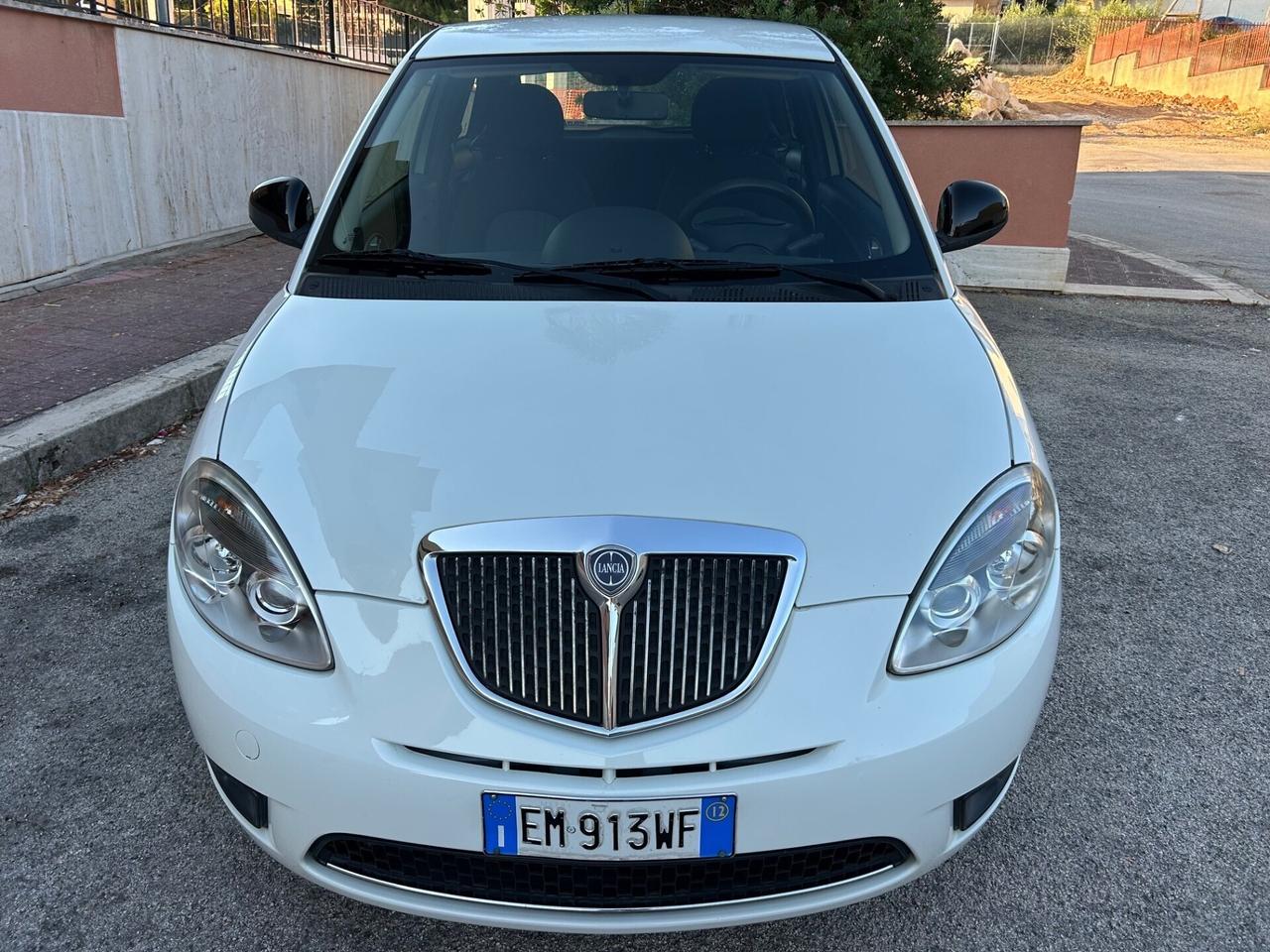 Lancia Ypsilon 1.3 MJT 75 CV Unyca