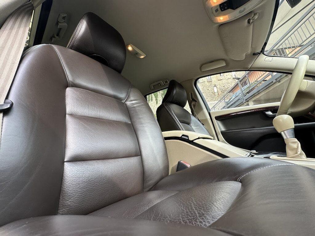 VOLVO XC70 D5 AWD kin