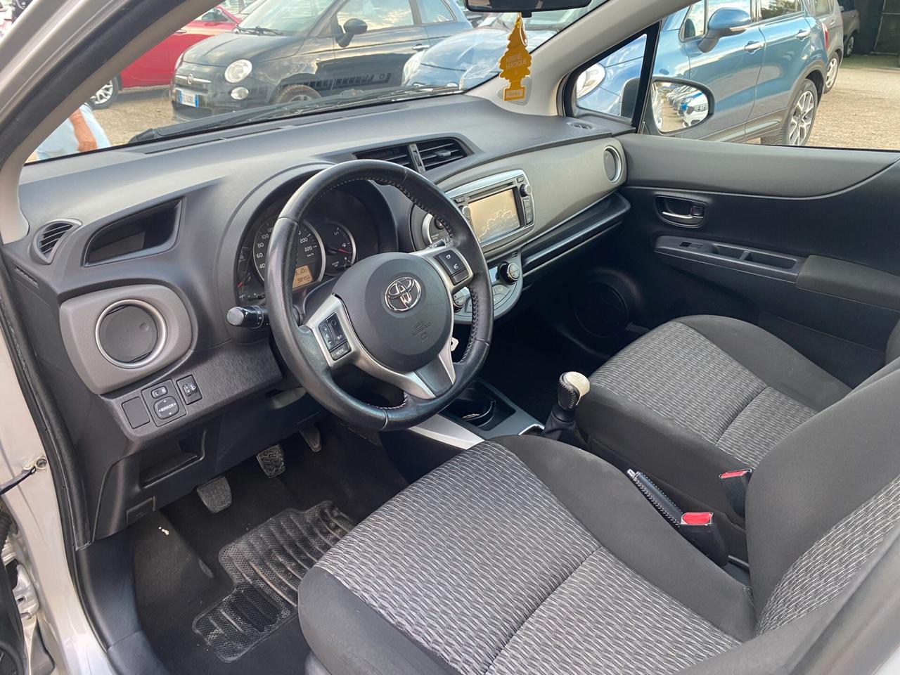 TOYOTA YARIS 1.0 LOUNGE 99.000 KM ADATTA NEOPATENTATI GARANTITA