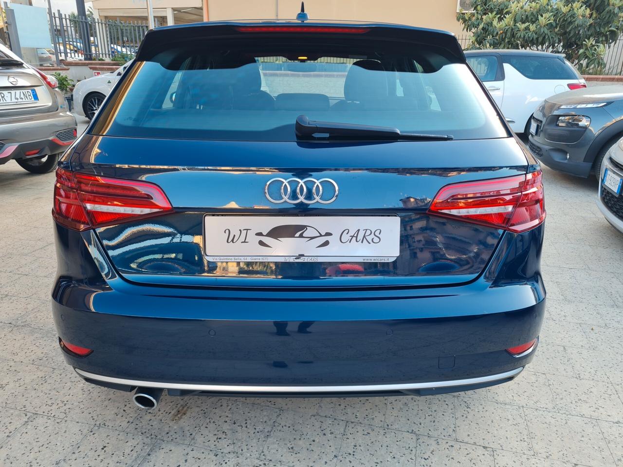 Audi A3 Sportback - 1.6 TDI Sport . Cerchi da 18 pollici Carplay