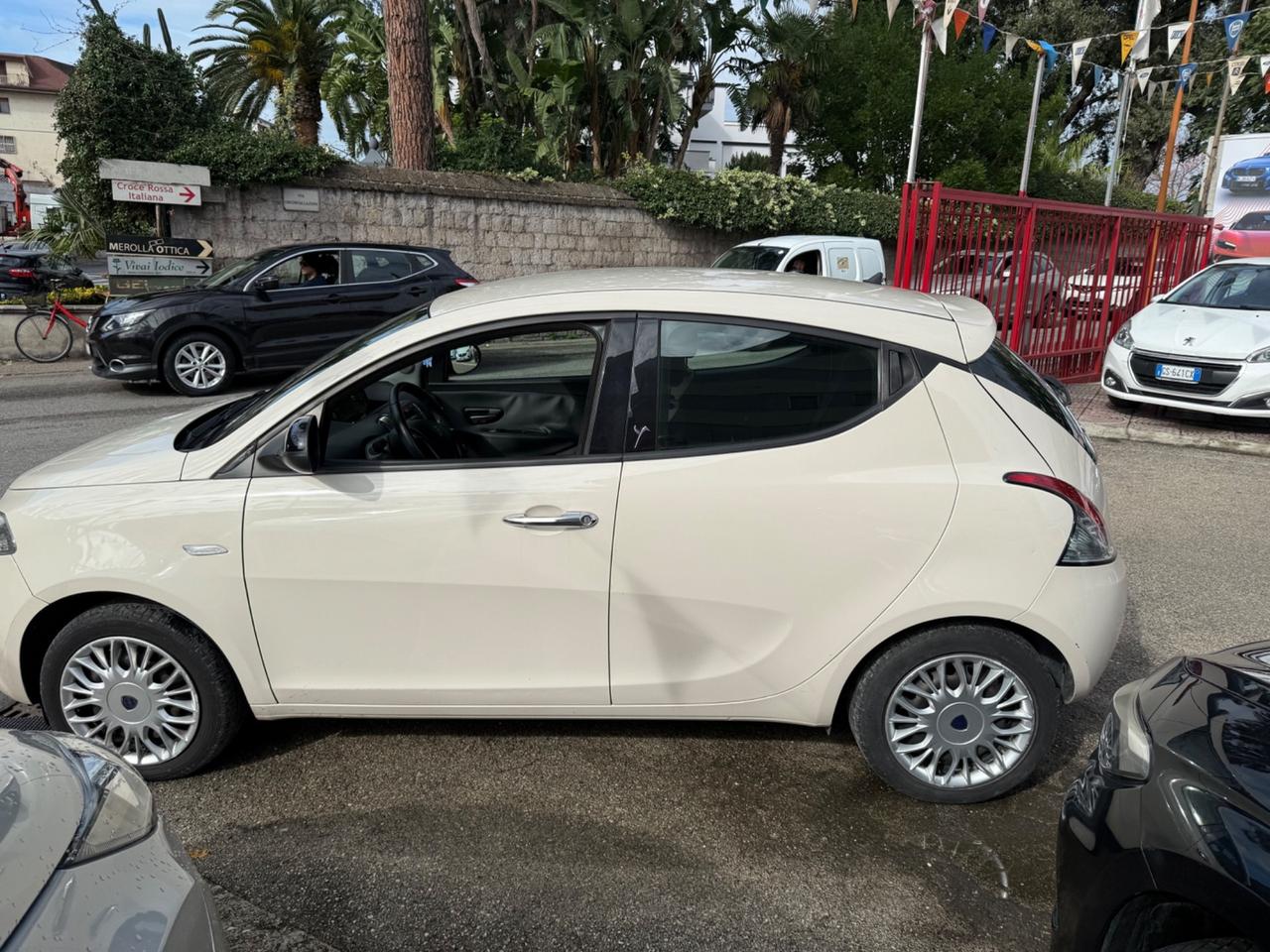 Lancia Ypsilon 1.2 69 CV 5 porte Unyca limited edition