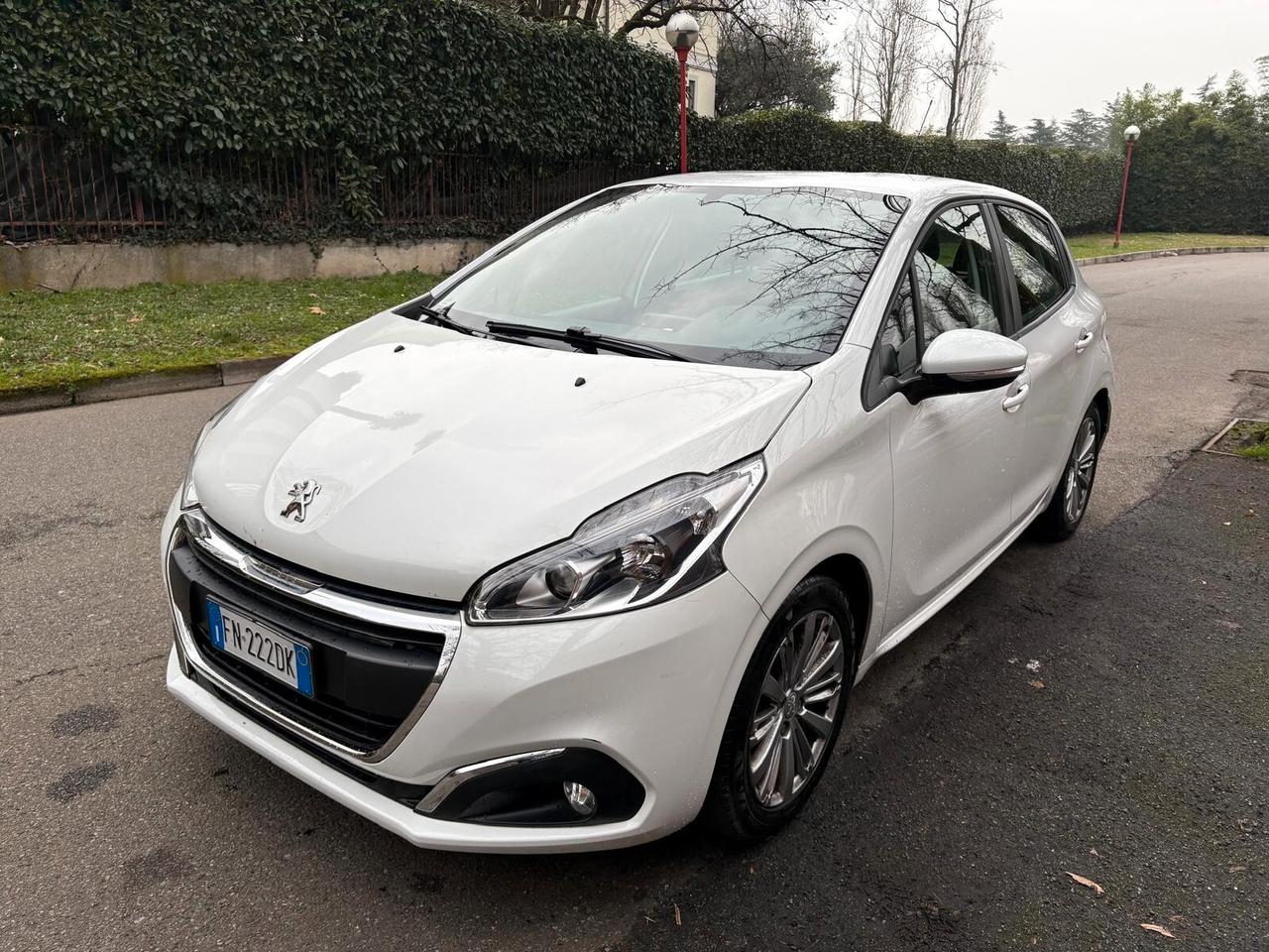 Peugeot 208 PureTech 82 5 porte Allure