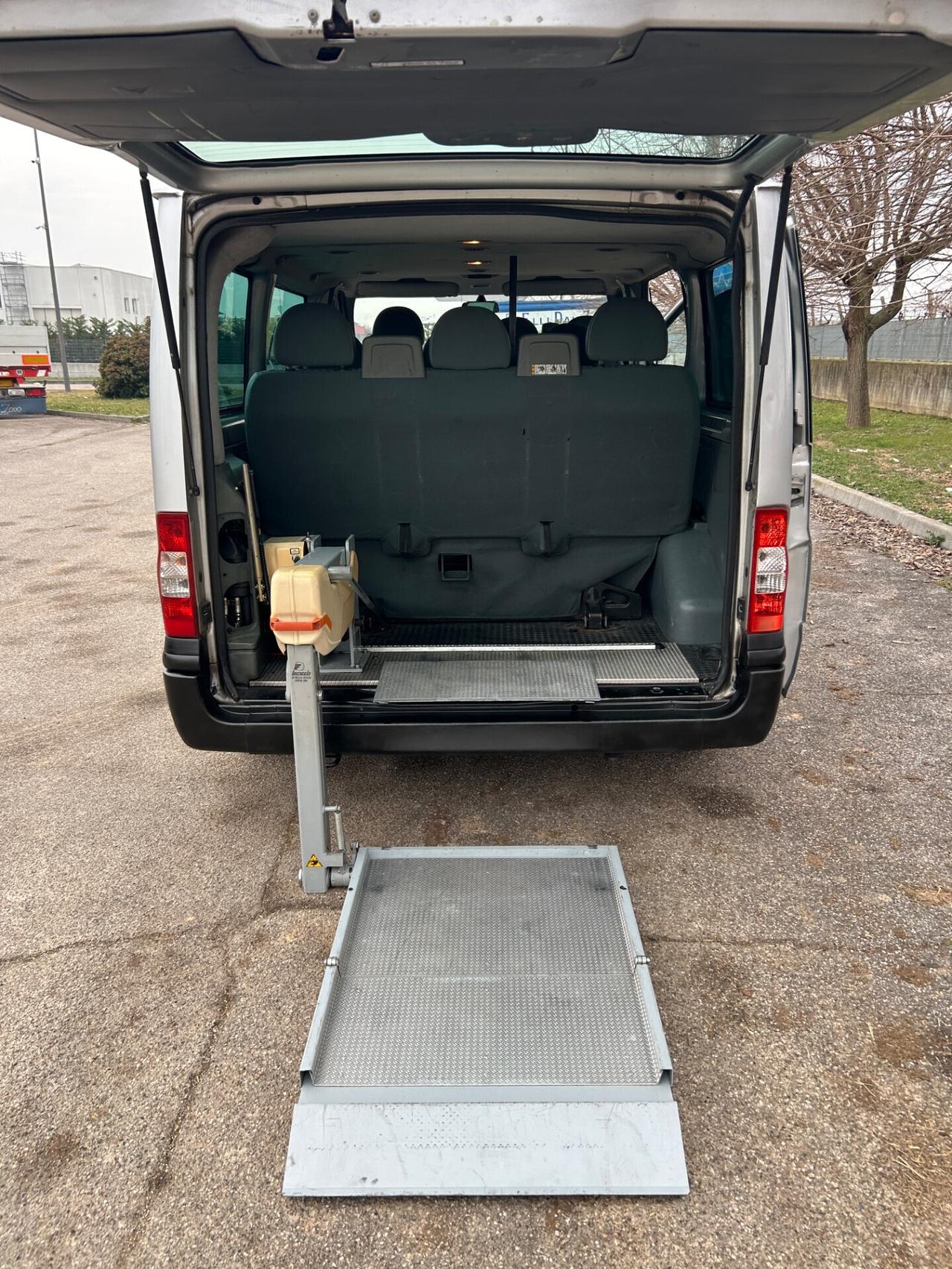 Ford Transit pulmino 9 posti con pedana