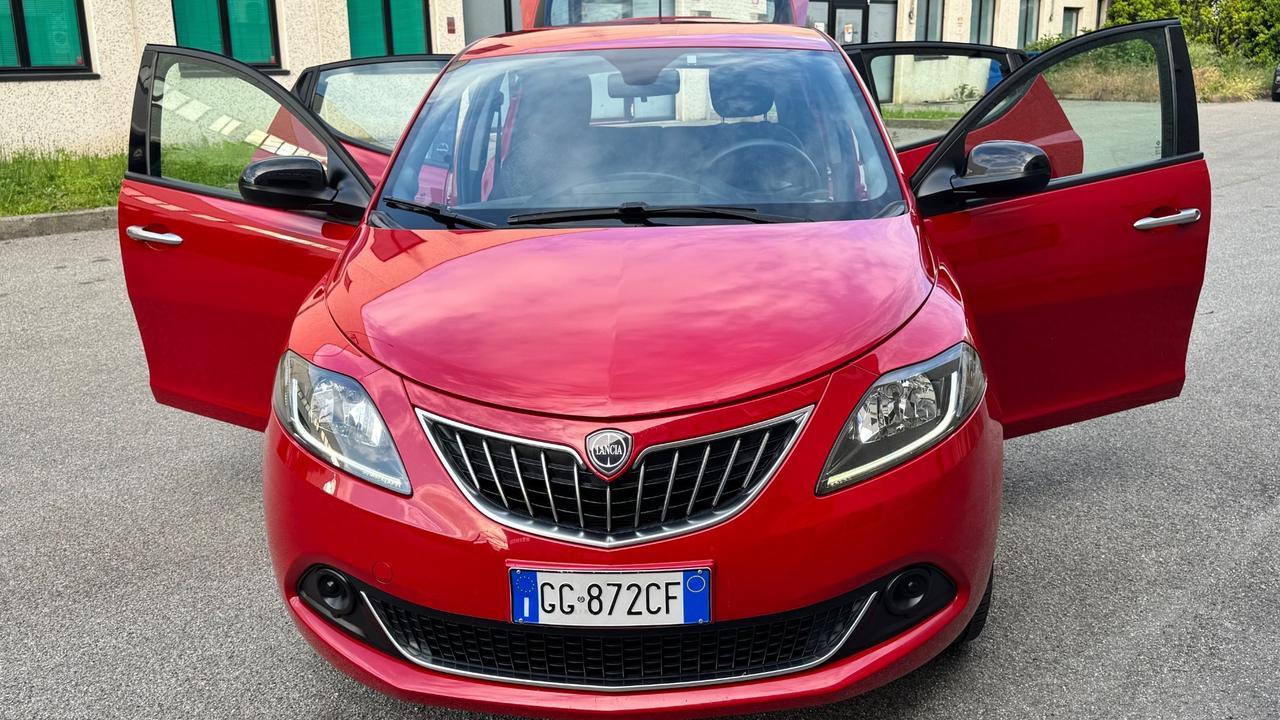 Lancia Ypsilon 1.0 FireFly 5 porte S&S Hybrid Ecochic Silver