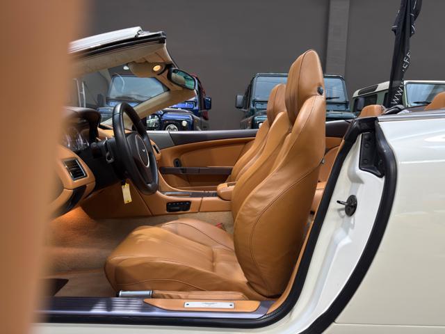 ASTON MARTIN DB9 Volante