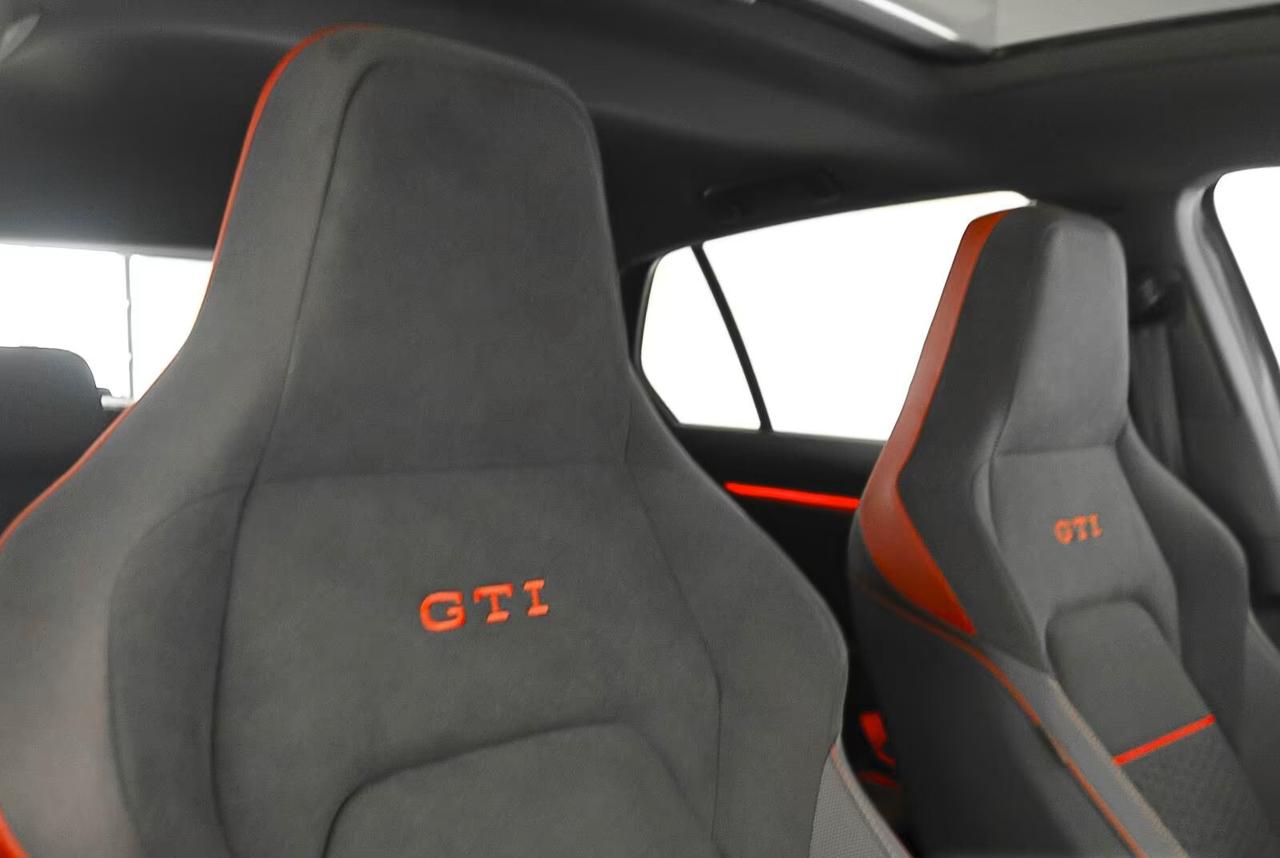 Volkswagen Golf GTI VIII Clubsport 2.0 TSI IQ.Light NAVIGATORE TETTO PANORAMICO