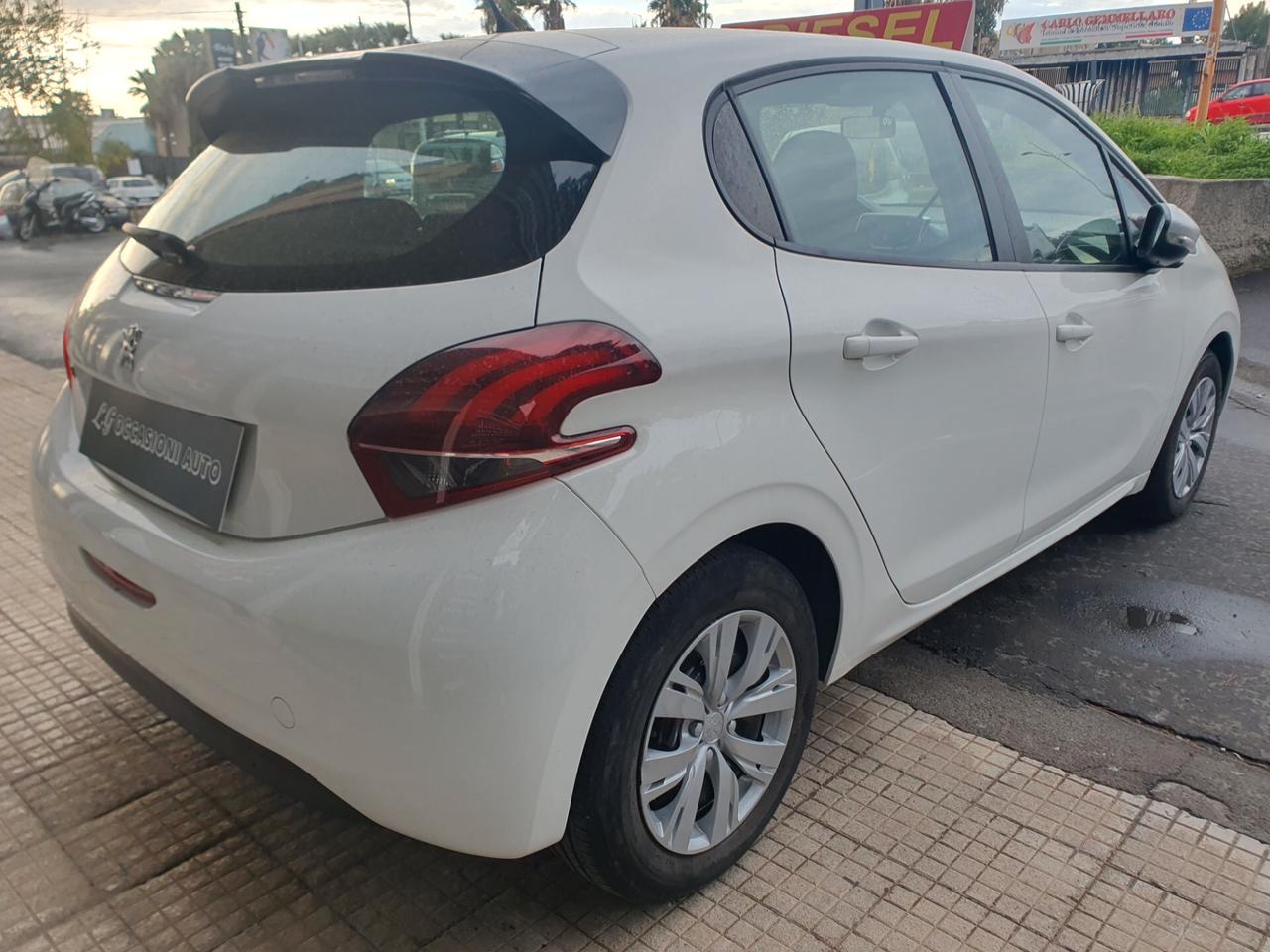 Peugeot 208 BlueHDi 75 5 porte Touch anno 2017