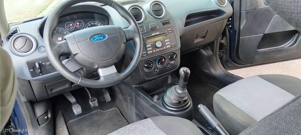 Ford Fiesta 1.2 16V 5p. Ghia KM 68000!!!