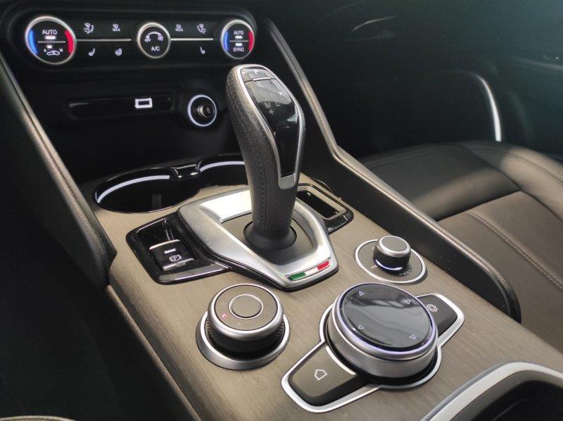 ALFA ROMEO Giulia (2016) - Giulia 2.0 Turbo 280 CV AT8 AWD Q4 Ti