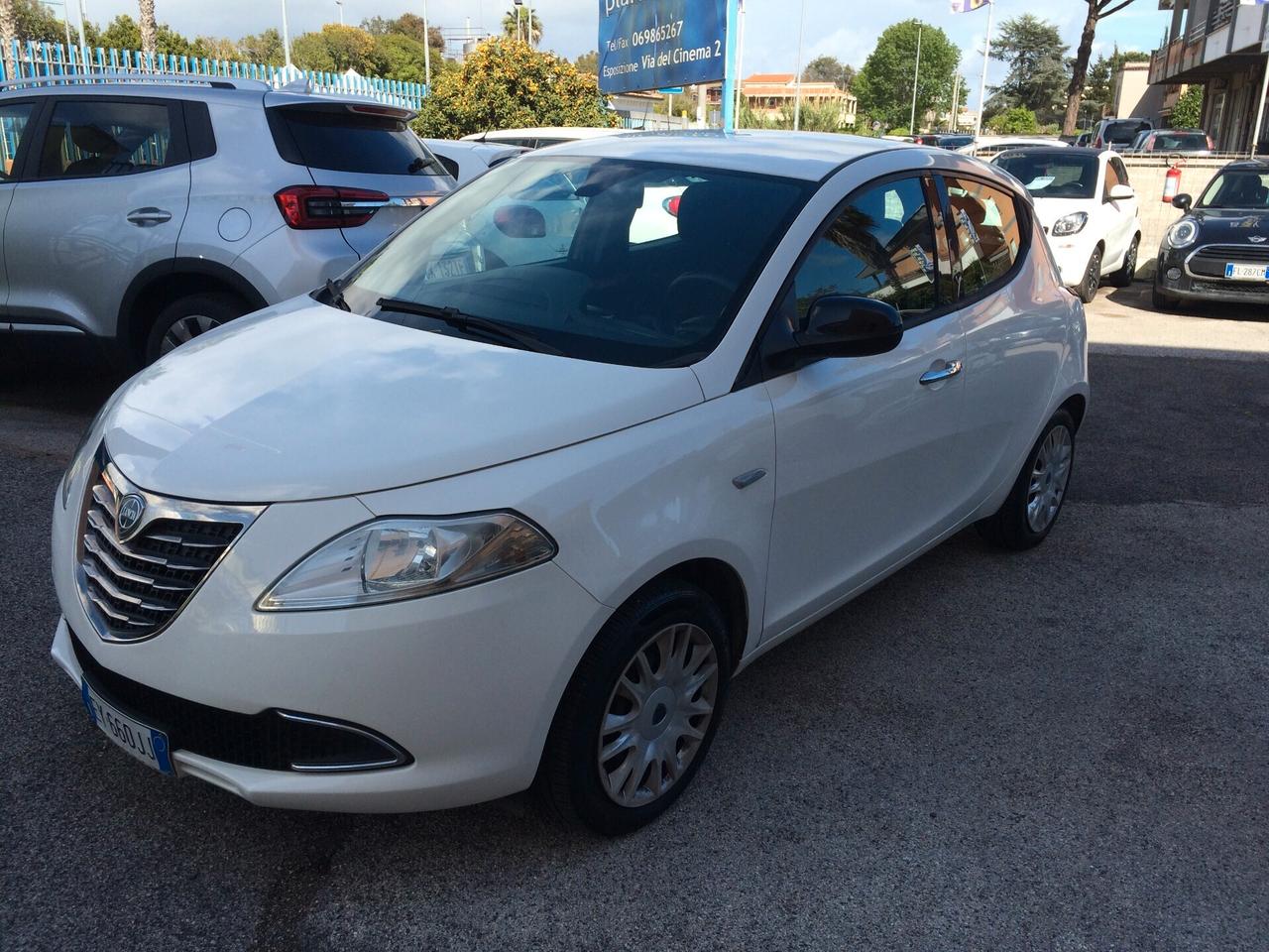 Lancia Ypsilon 1.2 69 CV 5 porte GPL Gold tagliandata distribuzione eseguita a km 138000 garanzia !
