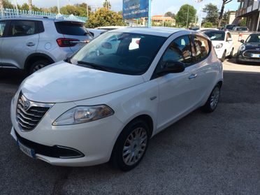Lancia Ypsilon 1.2 69 CV 5 porte GPL Gold tagliandata distribuzione eseguita a km 138000 garanzia !