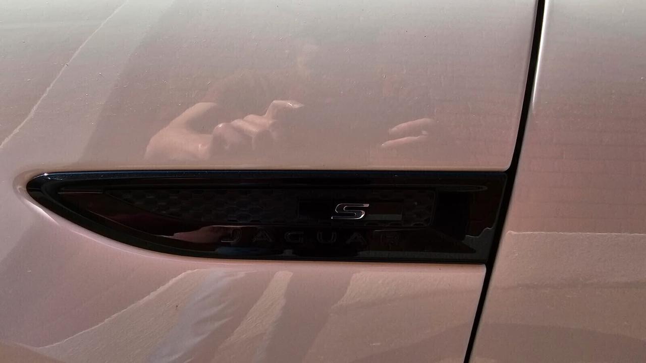 Jaguar E-Pace 2.0D 150 CV AWD aut. R-Dynamic