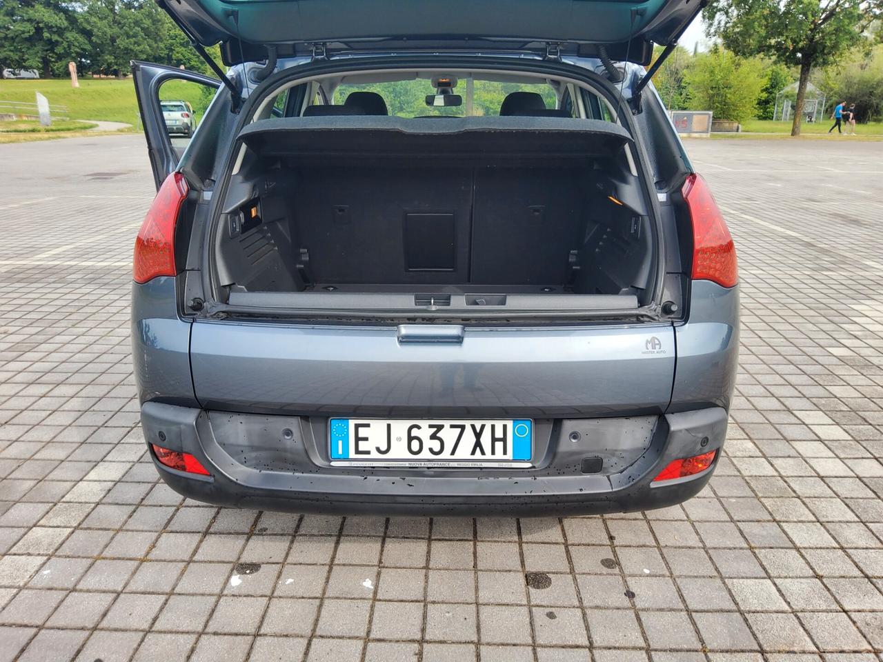 Peugeot 3008 1.6 e-HDi 112CV cambio robotizzato S.&S. Business