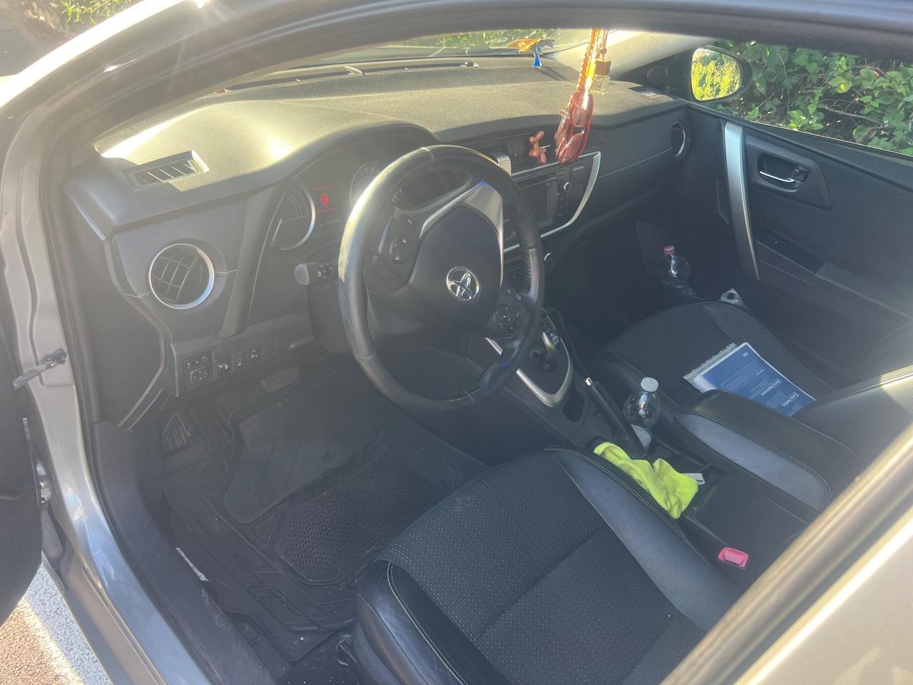 Toyota Auris Touring Sports 1.8 Hybrid Lounge