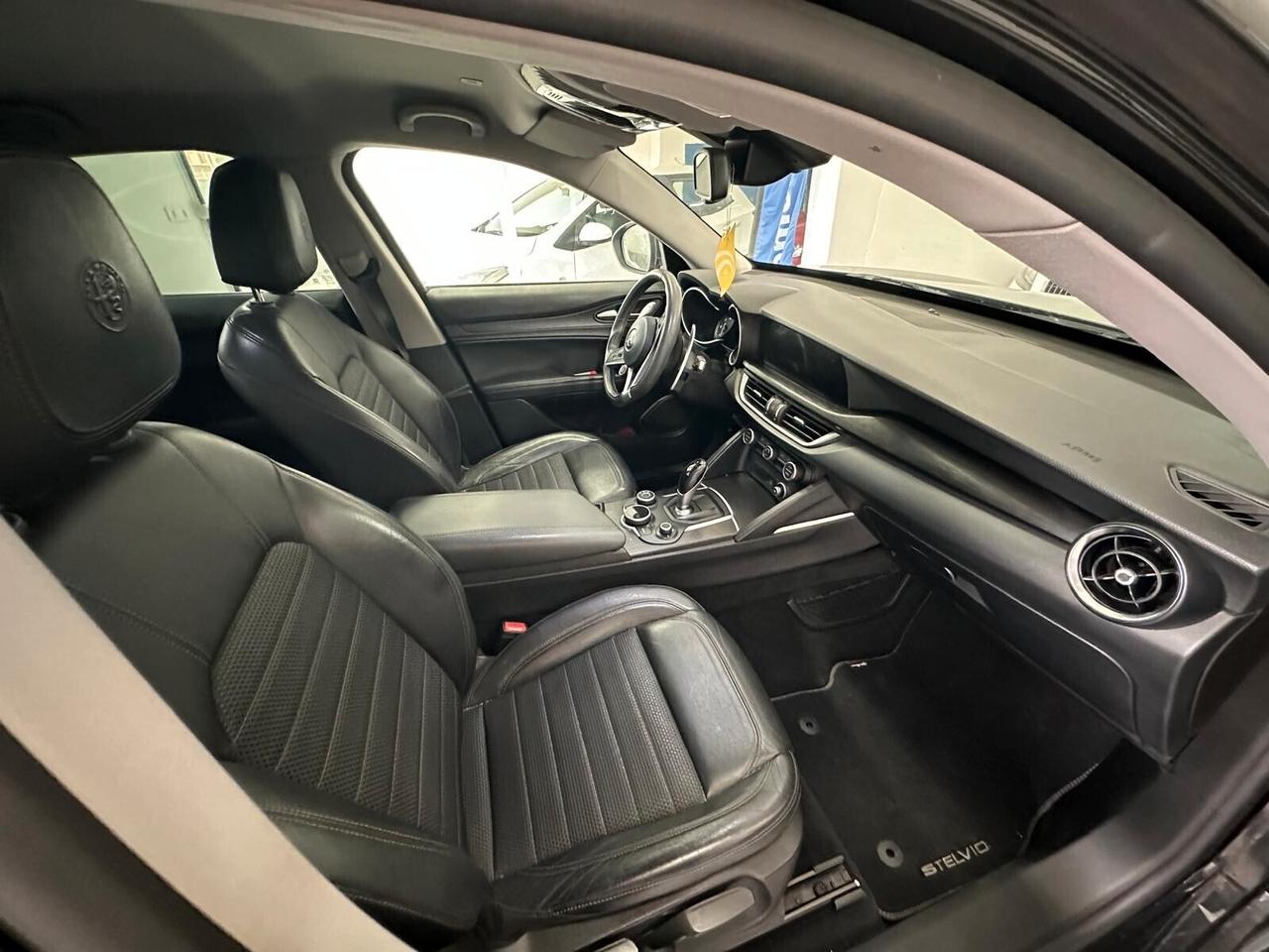Alfa Romeo Stelvio 2.2 Turbodiesel 180 CV AT8 RWD Super