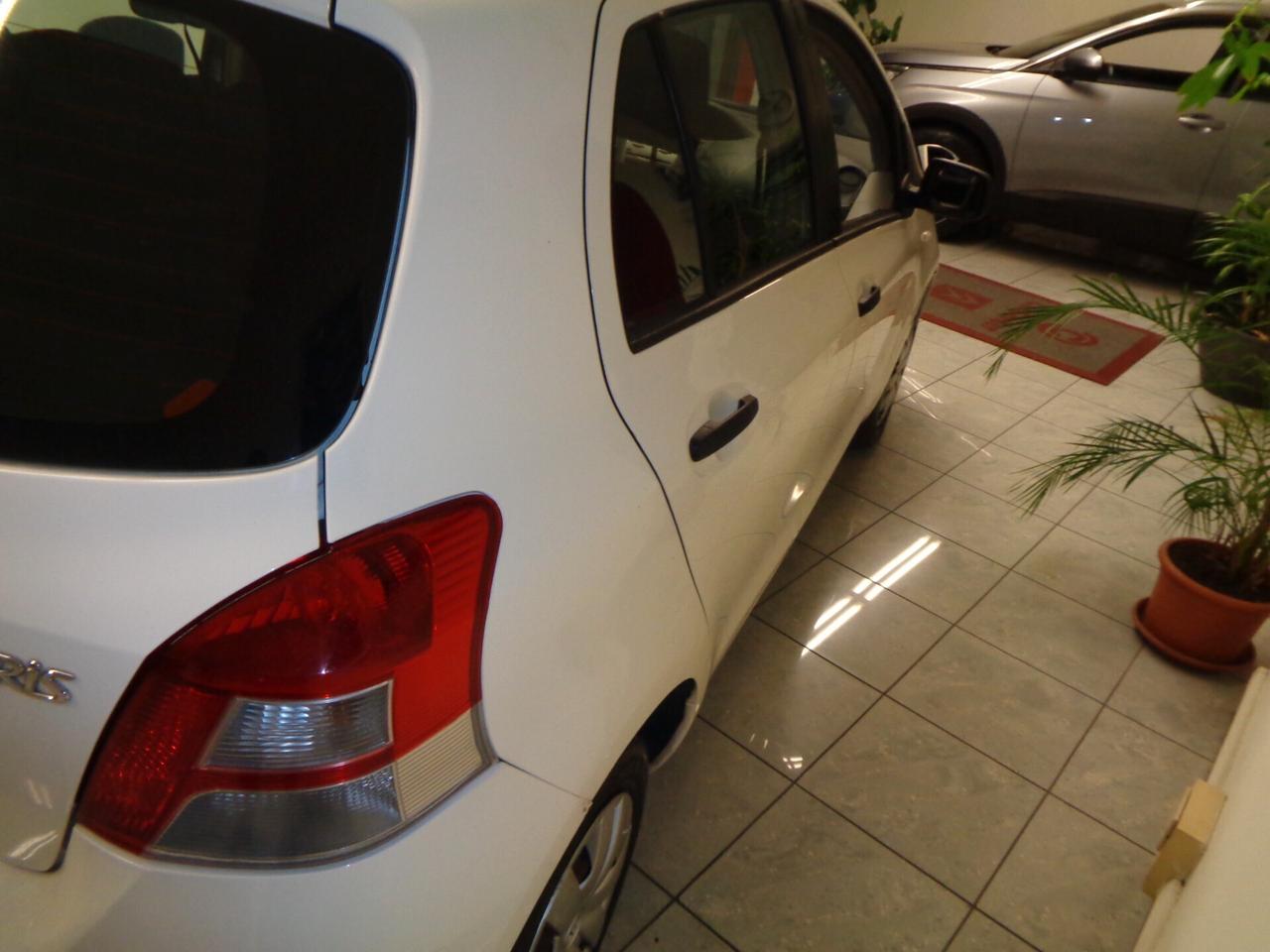 Toyota Yaris 1.0 5 porte Sol