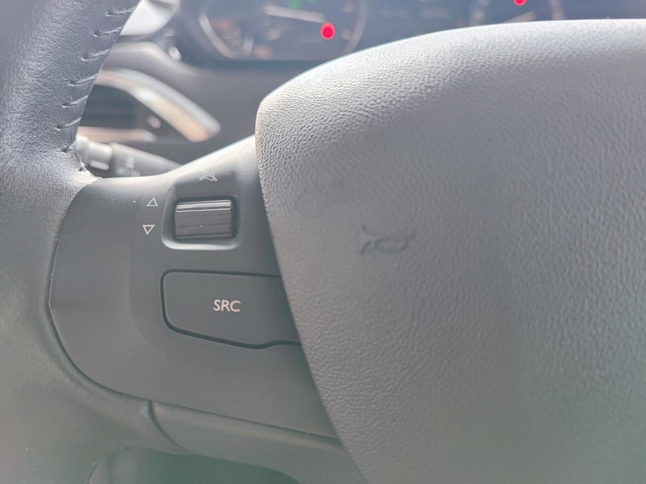 Peugeot 2008 BlueHDi 100 S&S Allure