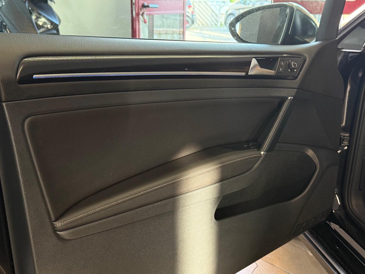 Volkswagen Golf R 2.0 DSG 3p. 300CV tetto apribile.