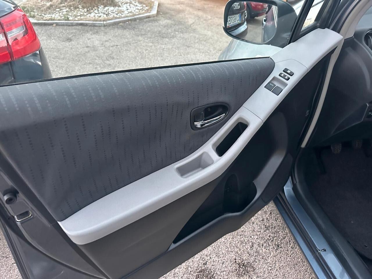 Toyota Yaris 1.3 BENZ 5 porte Sol