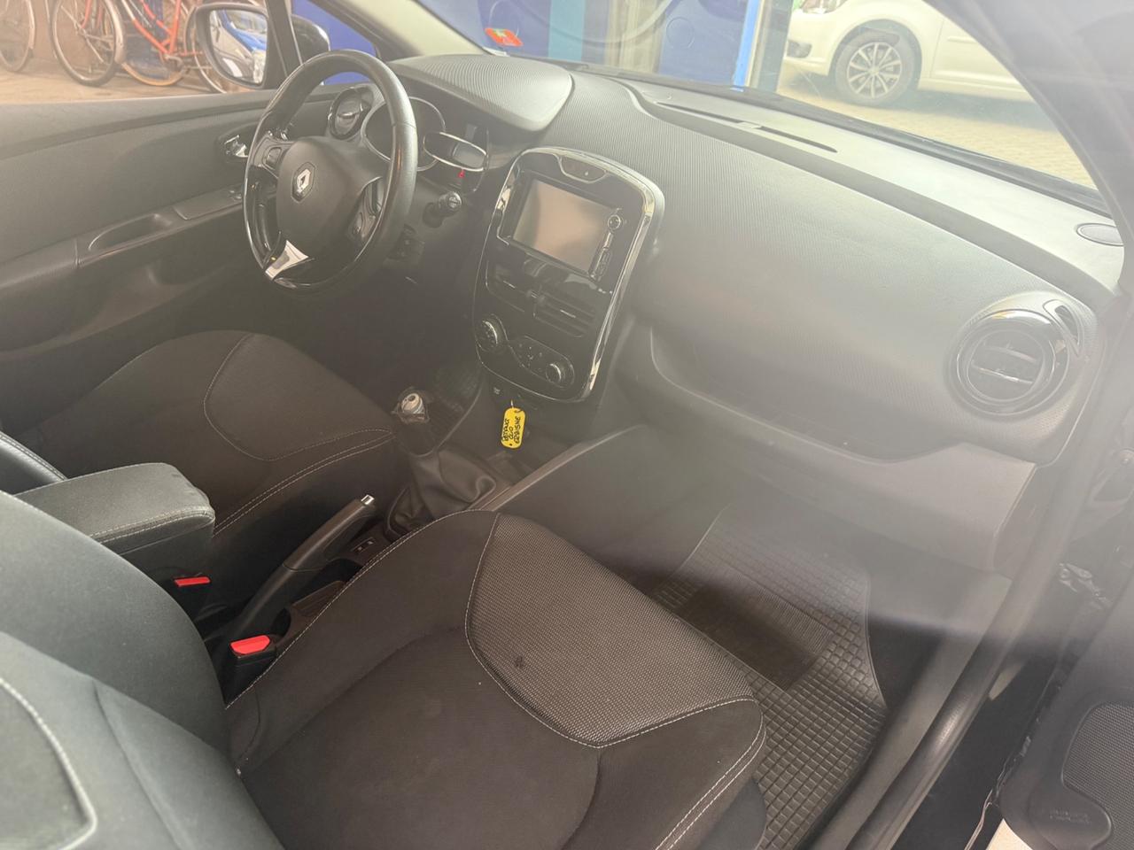 Renault Clio 1.2 75CV 5 porte neopatentati