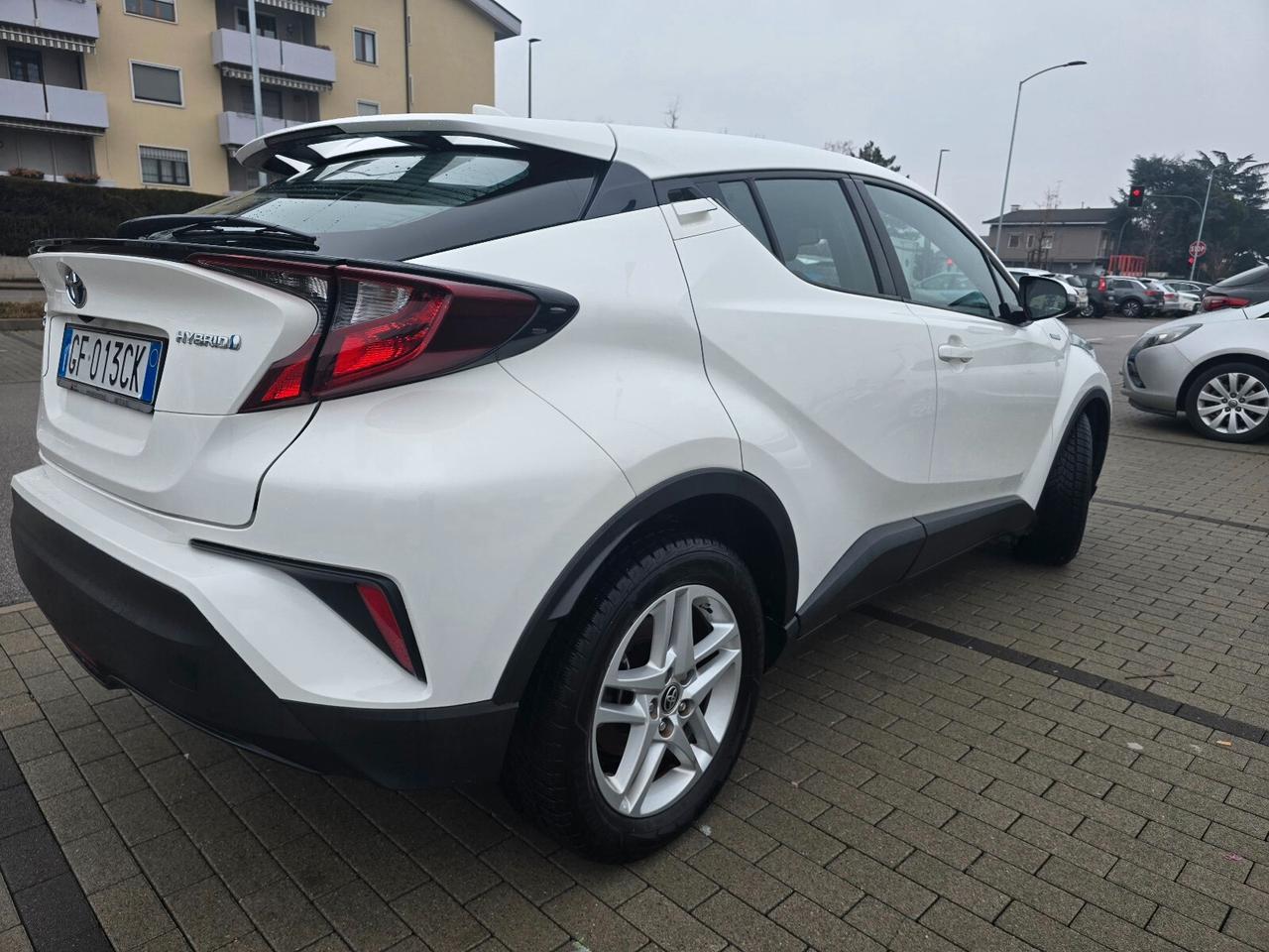 Toyota C-HR 1.8 Hybrid E-CVT Business