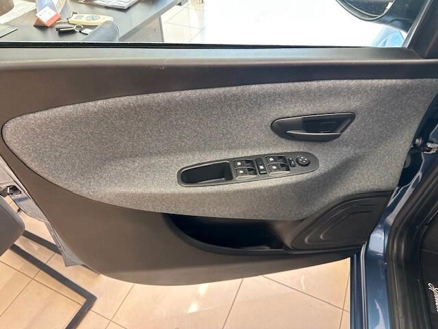 Lancia Ypsilon 1.0 FireFly 5 porte S&S Hybrid Ecochic Silver