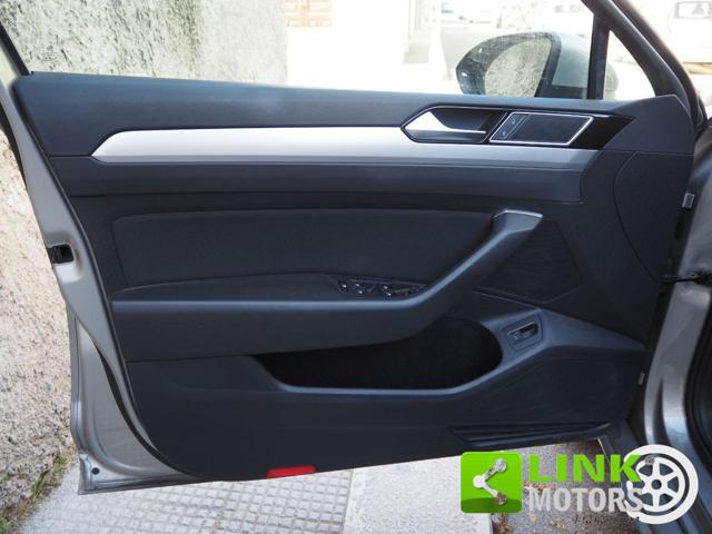 VOLKSWAGEN Passat Variant 2.0 TDI DSG Executive BlueMotion Tech.