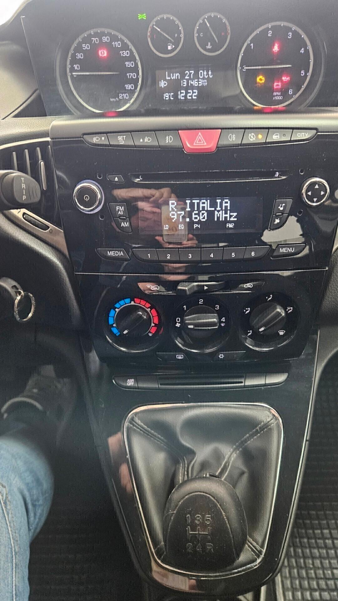 Lancia Ypsilon 1.3 MJT 16V 95 CV 5 porte S&S Gold